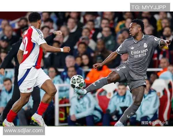 穿烂鞋的足球明星背后的坚持与奋斗故事